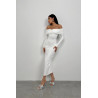 Robe longue blanche à col bateau froncés