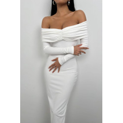Robe longue blanche à col bateau froncés